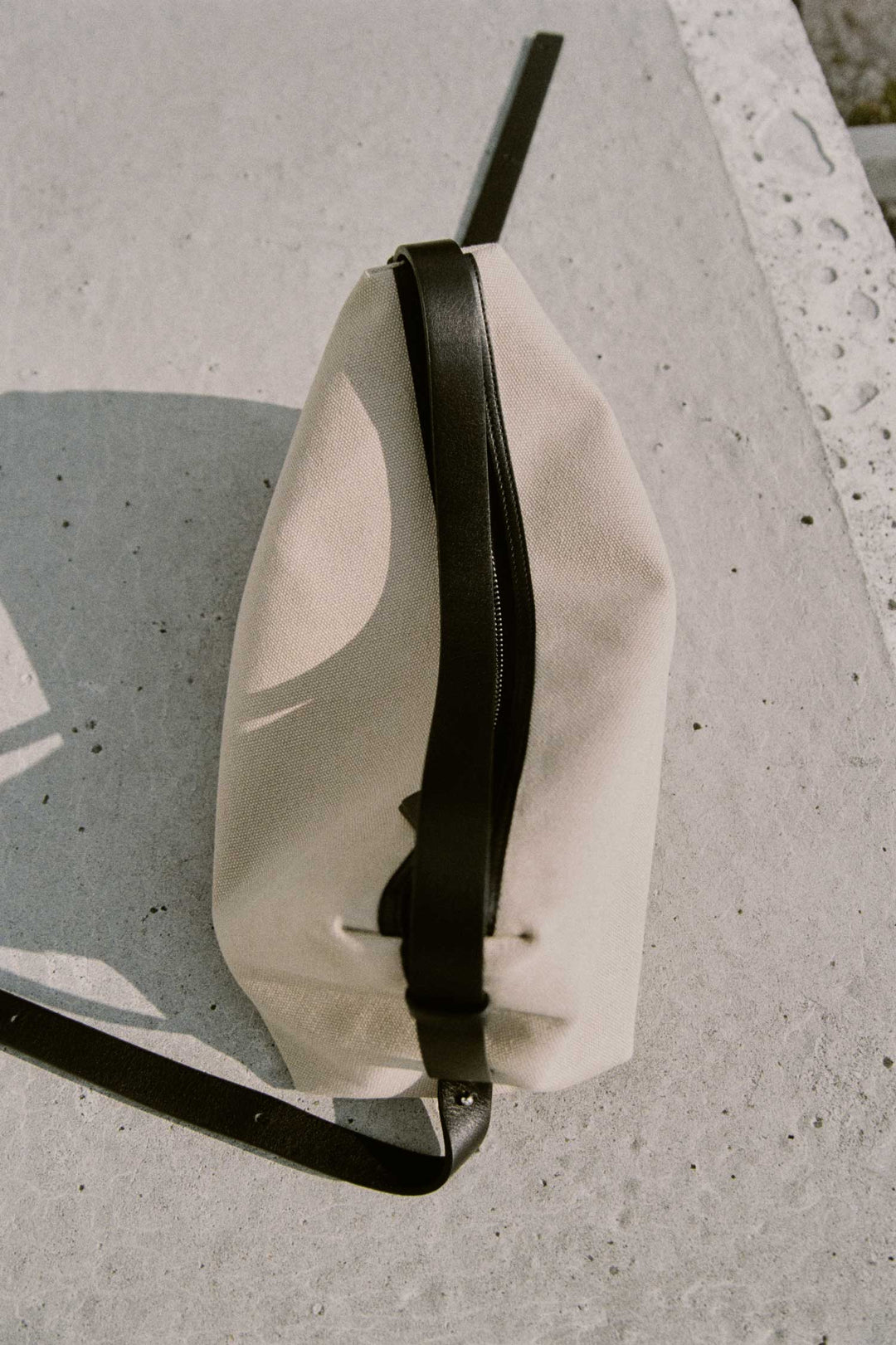 DEAR "L" canvas